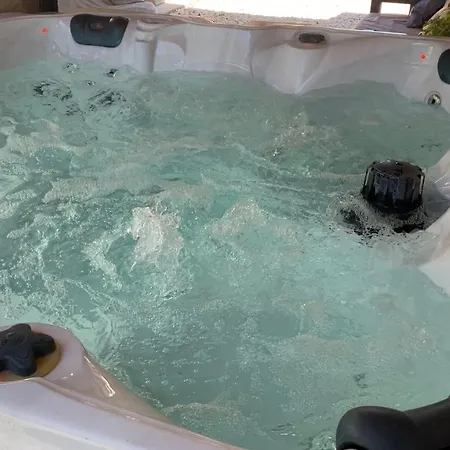A La Campagne Avec Jacuzzi