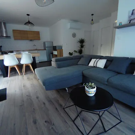 A La Campagne Avec Jacuzzi Holiday home Avensan