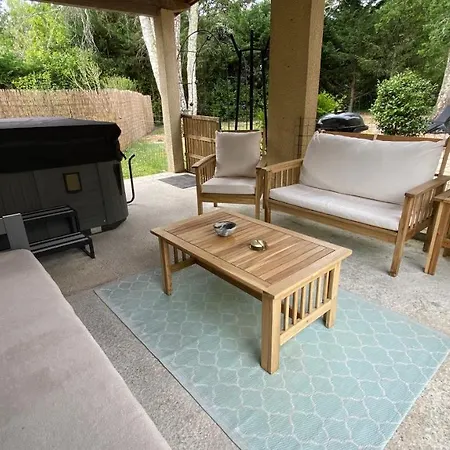 A La Campagne Avec Jacuzzi Holiday home *