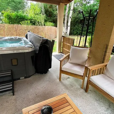 Holiday home A La Campagne Avec Jacuzzi Avensan