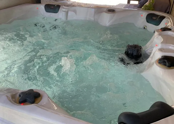 A La Campagne Avec Jacuzzi