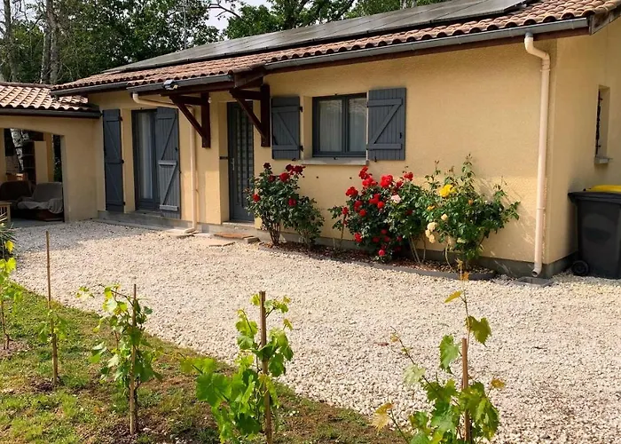 A La Campagne Avec Jacuzzi Feriehus Avensan